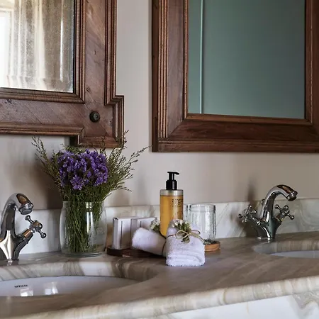 Syrou Melathron Ermoupoli