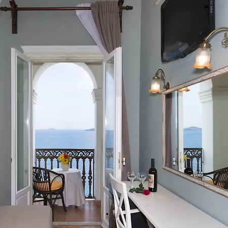 Syrou Melathron Hotell 4*