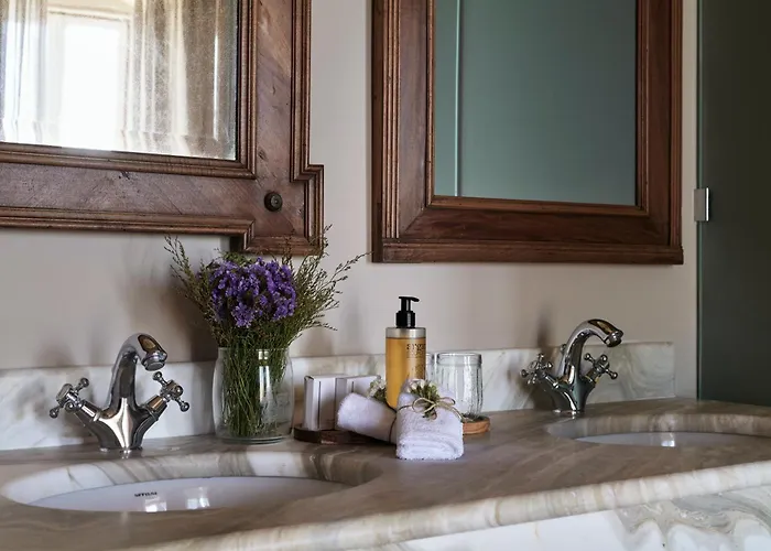 Syrou Melathron Ermoupoli